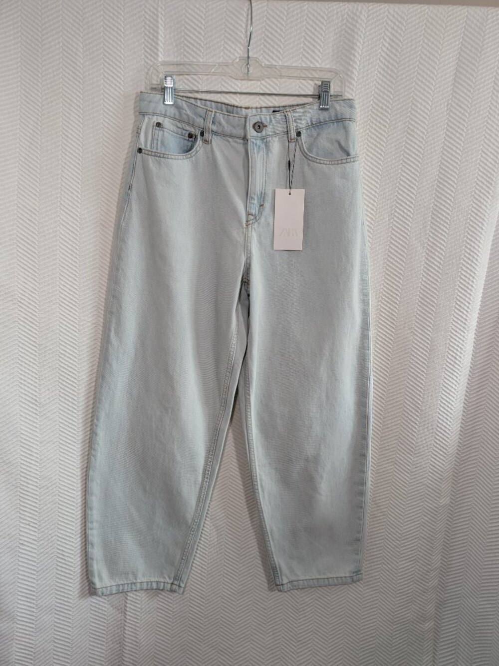 ZARA Light Wash Straight Tapered Jeans Size 8 Closet Staple Casual Denim NWT